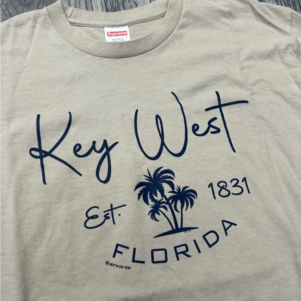 🔥🔥 SUPREME x  Key West Florida Tan Graphic Tee Men Size XL - RARE Colab -  EUC